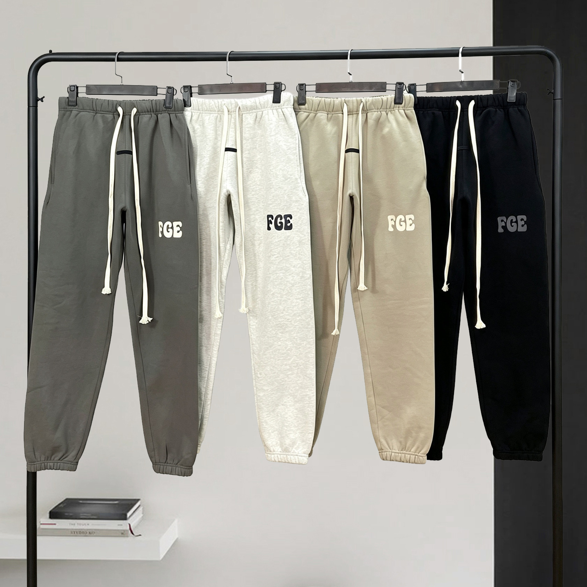 New arrivals on the 26th: FGE American essentials trendy jogger pants, high-street casual loose-fitting fleece-lined long pants for couples.