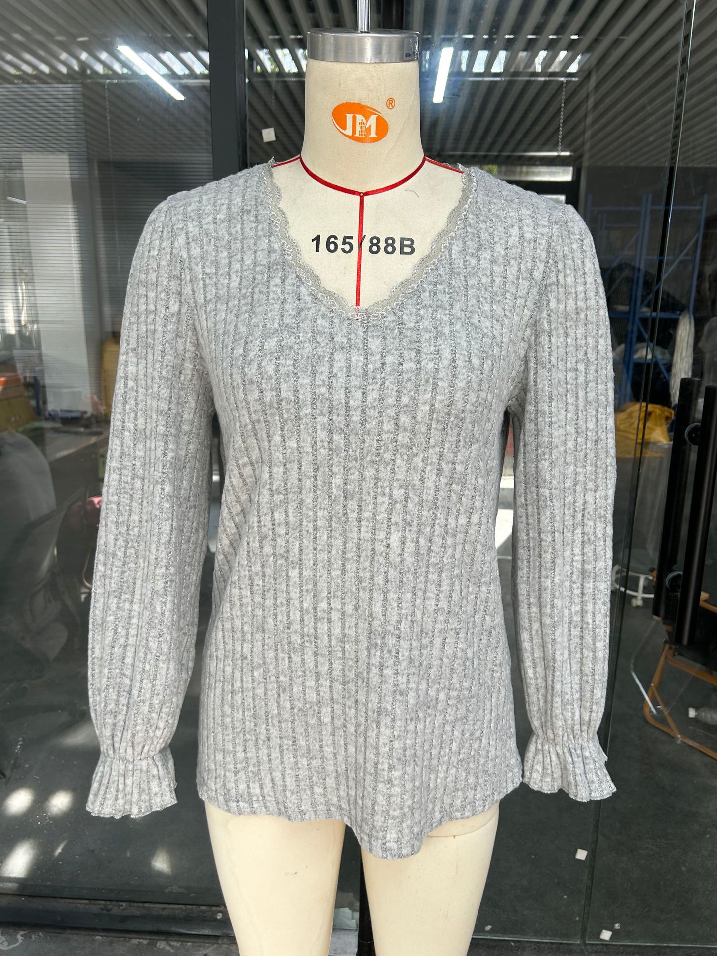 물리적 이미지 (회색)