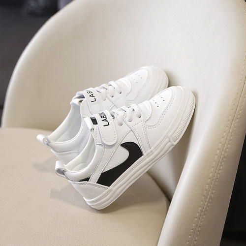 Crayon Shin-chan soft-soled children's shoes boys' sneakers trendy 2024 spring and autumn new breathable white shoes girls' casual shoes