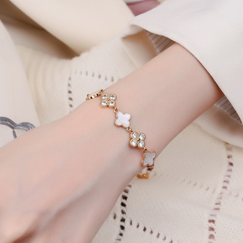 Live broadcast lucky four-leaf clover champagne gold bracelet for women, light luxury fashion imitation mother-of-pearl glue pull-down adjustment bracelet