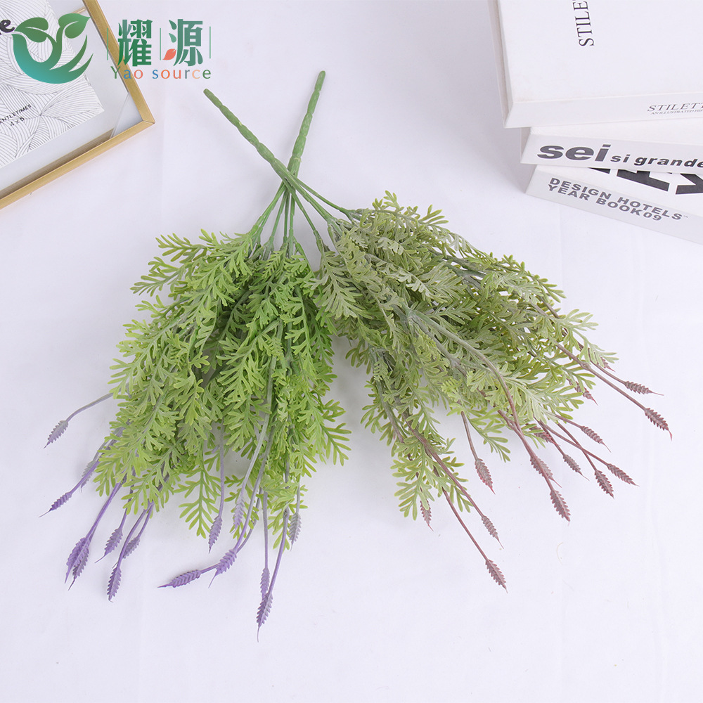 Simulación de plantas verdes flores falsas mano