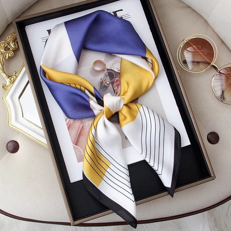 Bufanda de seda para mujer 2025 nuevo estilo 70 bufanda cuadrada cuello de sensación de alta gama para dar regalos a los ancianos para las madres práctica y versátil con camisa