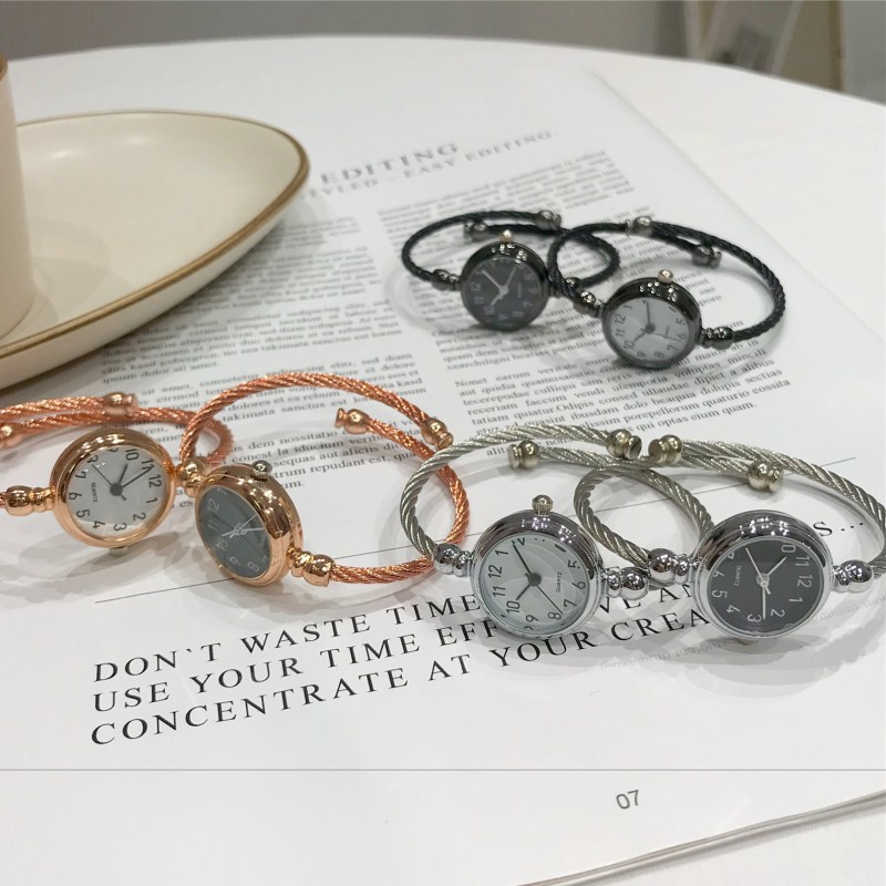 Chic único elegante personalidad nicho Moda pulsera reloj pequeño simple mujer estudiante coreano moda pulsera reloj