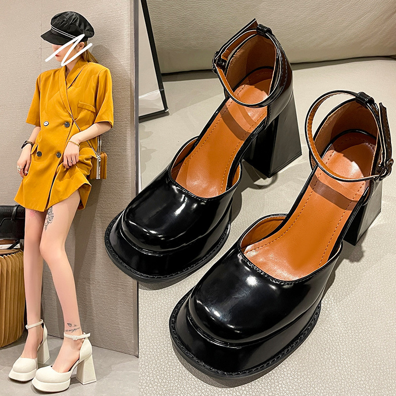 In the autumn of 2022, the new style retro square head Mary Jane shoes embroidered thick-heeled waterproof platform with one-word buckle high-heeled single-layer shoes In the autumn of 2022, the new style retro square head Mary Jane shoes embroidered thick-heeled waterproof platform with one-word buckle high-heeled single-layer shoes