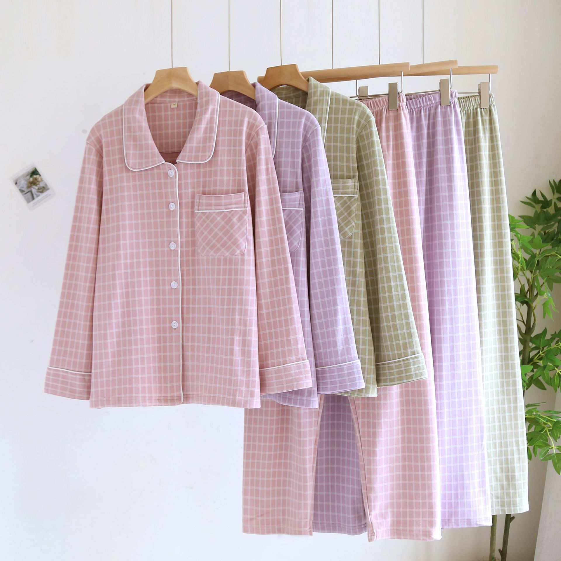 春と秋の冬の新型デコルテのカップルの長袖のズボンの家庭服は簡単でカジュアルな大きいサイズの男性の女性のパジャマのスーツです。