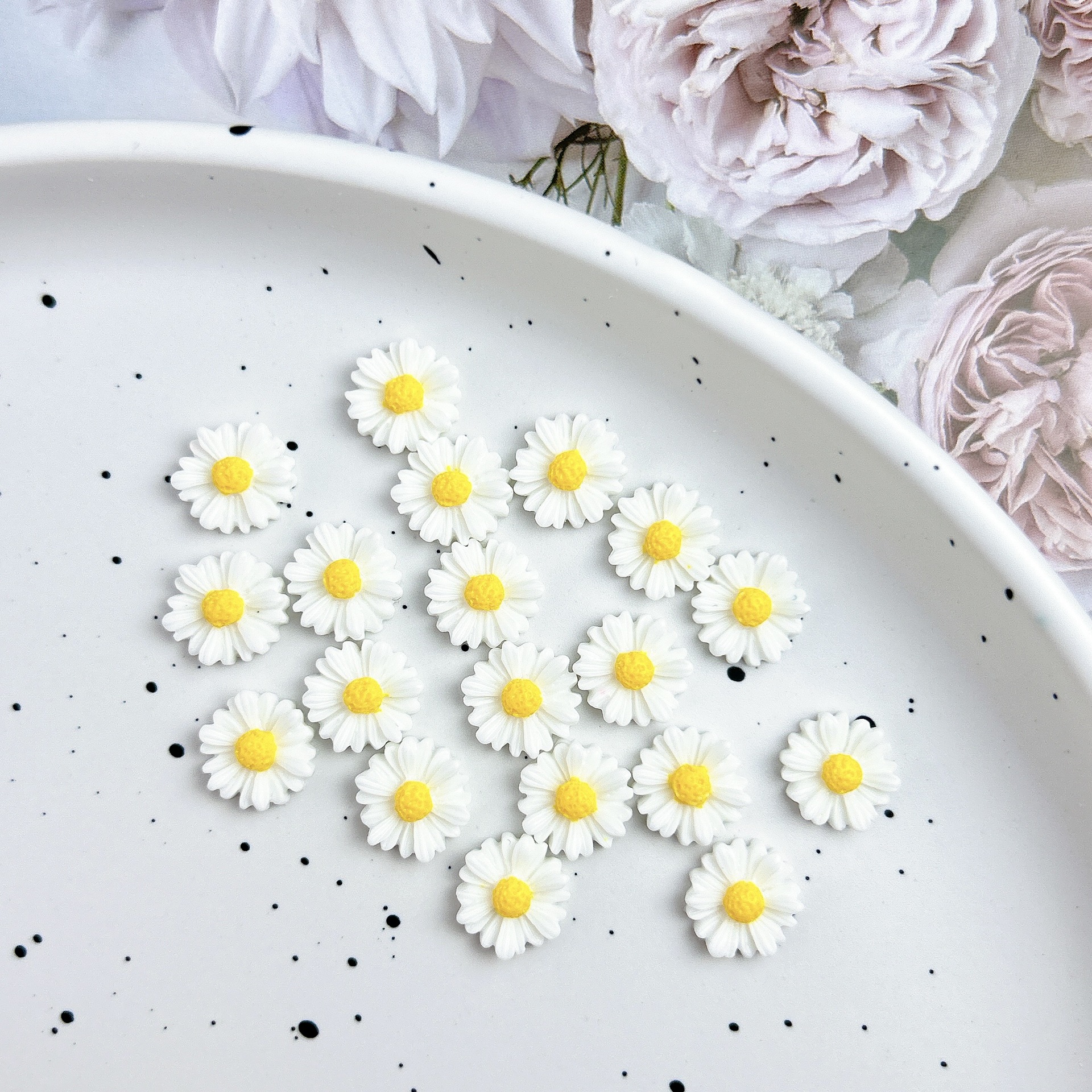 Relieve de primavera pequeña margarita pegatinas de uñas tamaño de óleo tridimensional flor blanca decoración de uñas al por mayor