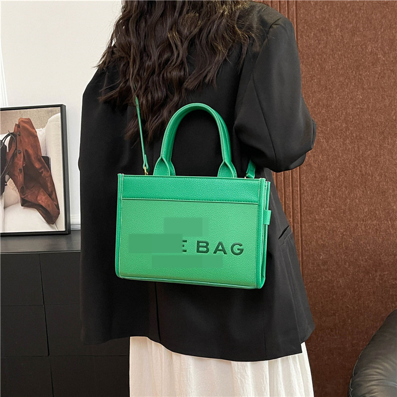 Nuevo bolso alfabeto paja tendencia de moda transfronteriza nuevo bolso de hombro portátil de todo fósforo bolso de mensajero