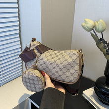 2024新款今年流行小包包女森萌洋气斜挎包时尚单肩格纹子母小方包
