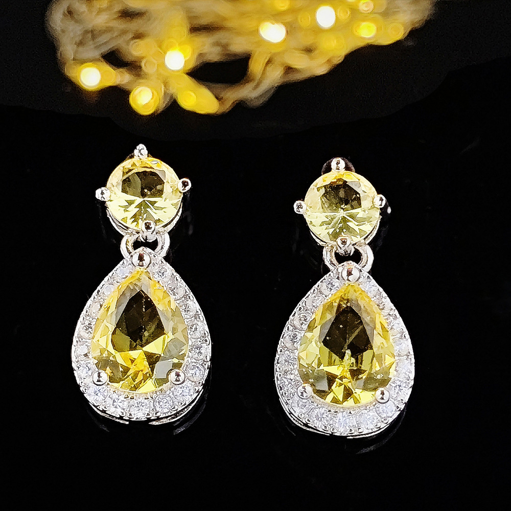 Orecchini in zircone Orecchini in zircone super lucido Orecchini corti Orecchini in cristallo temperamento versatile diamante e5620_voghion.com