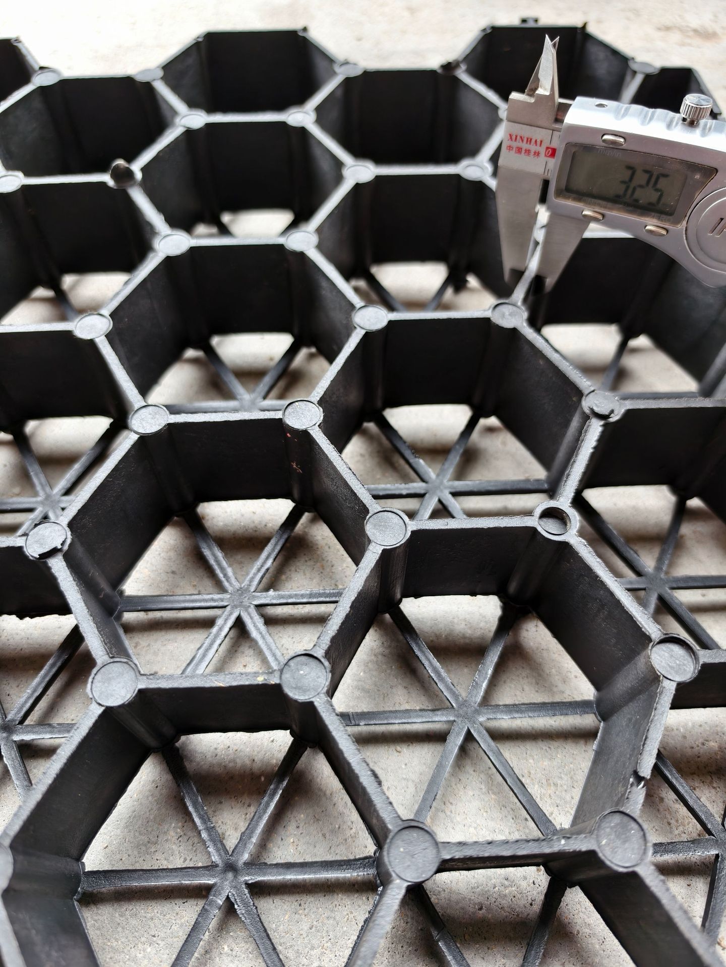 Estacionamiento in situ grille de césped gris negro protección de pendiente verde HDPE grille de césped plano ladrillo de césped de plástico