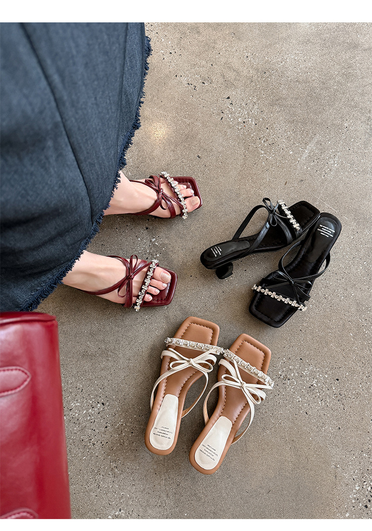Sandal cao gót nữ mũi vuông đính đá pha lê, quai ngang nơ bướm, gót 9 cm — màu đen, Rượu vang đỏ, màu trắng ngà chi tiết 28