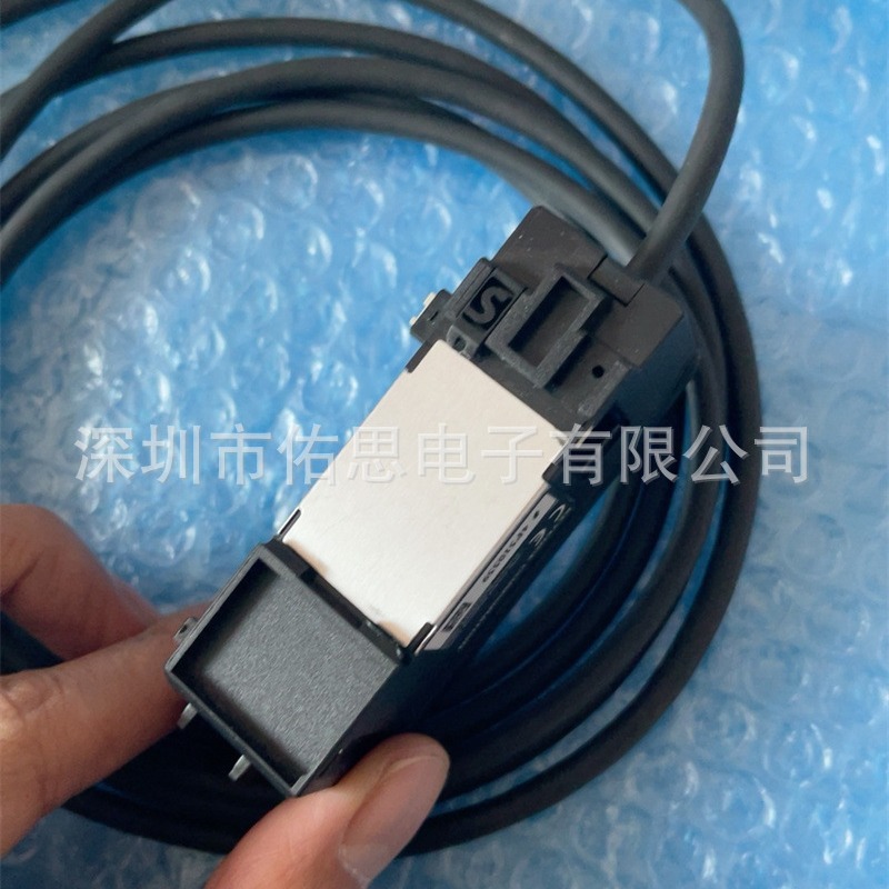 KEYENCE基恩士实物图GT2-72P数字传感器放大器单元DIN轨型PNP输出