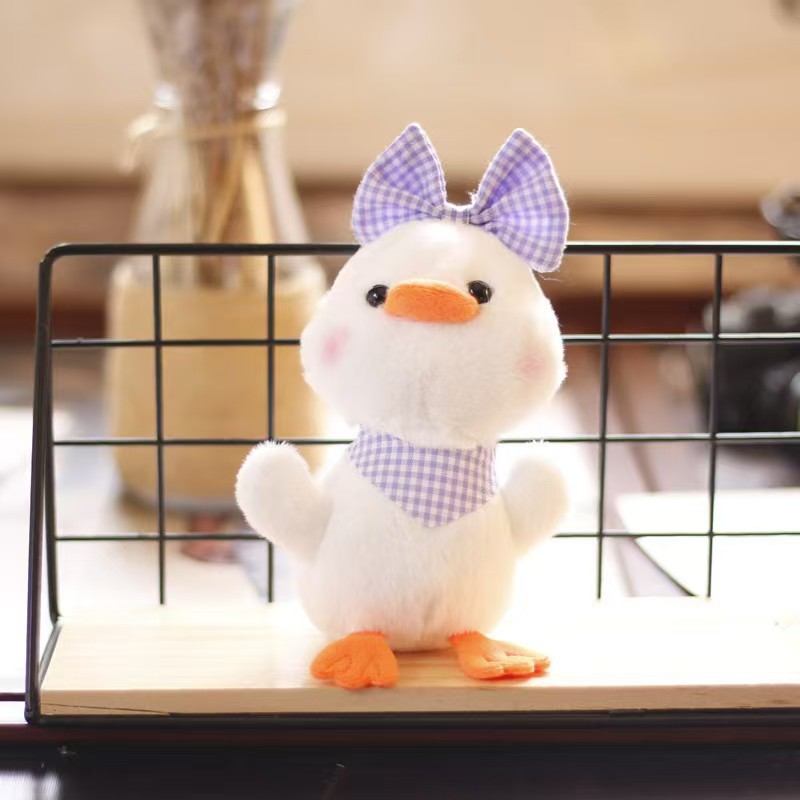 ぬいぐるみのかわいいアクセサリーのぬいぐるみのペンダント卸売りのおもちゃの子供のかばんの漫画の子供の鍵は子供の機械をつかみます。