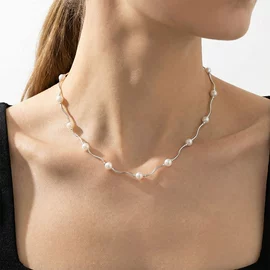 项链;耳钉;手链