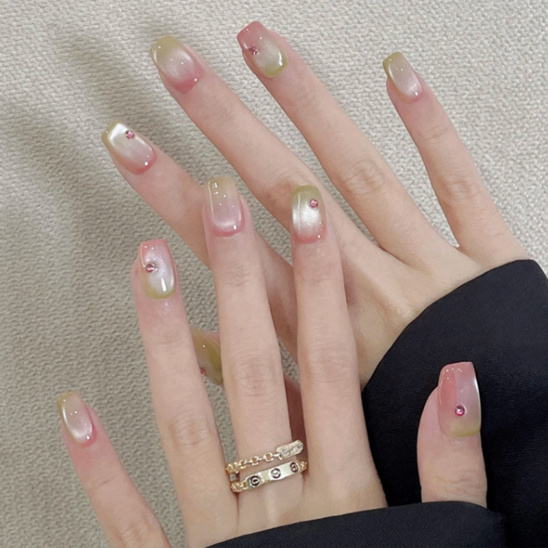 Exquisitely Embellished Diamond-Encrusted Nail Patches, Dreamy Glossy Short Wearable Nails, 10 Pieces of Coded Cat-Eye Manicure Nails
