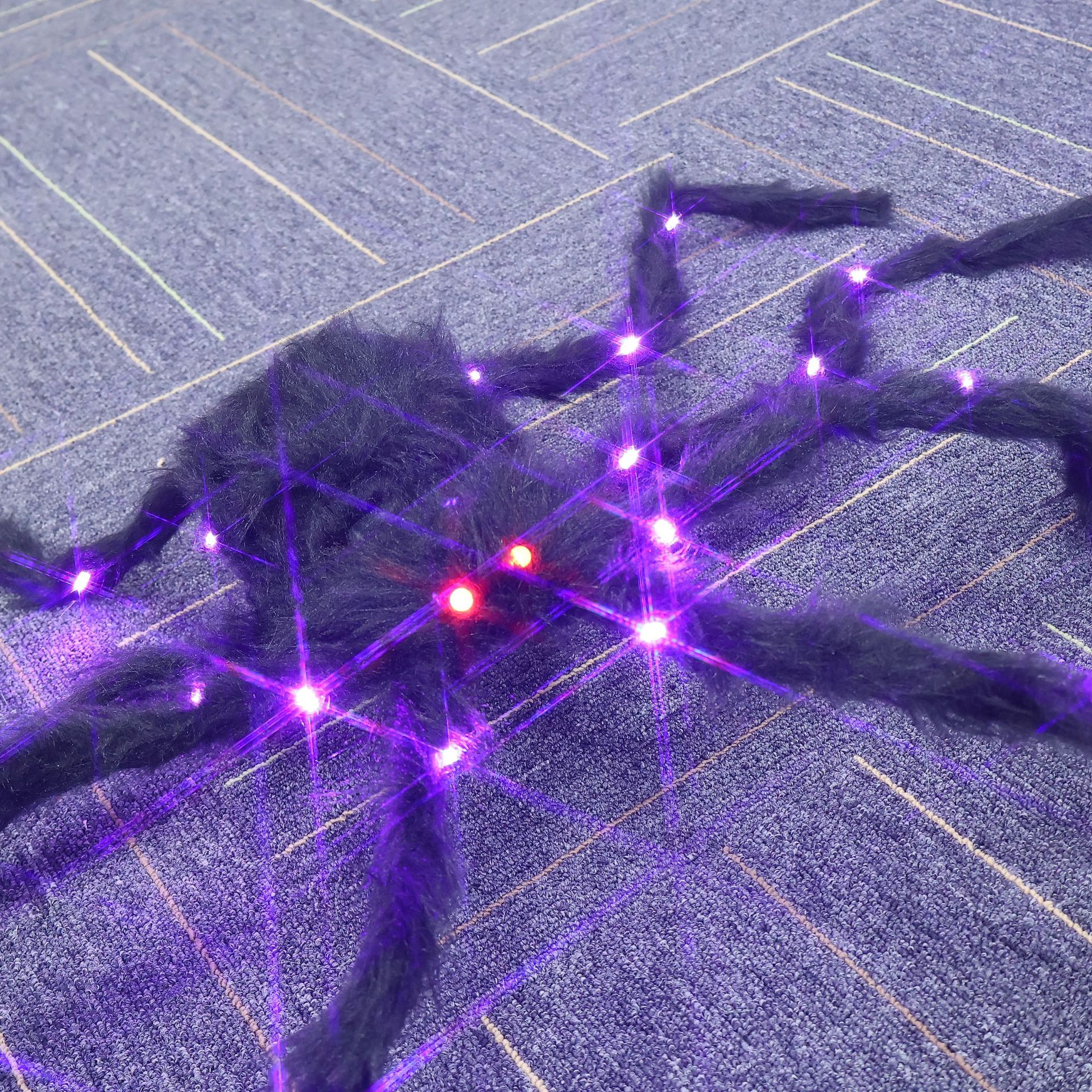 Araña luminosa de Halloween Decoración de Halloween Araña Fiesta de vacaciones Decoración de terror Ojos Araña luminosa Personalización