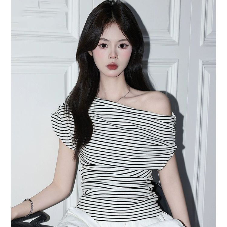 Exportación de comercio exterior puro deseo americano negro y blanco rayas de hombro diagonal camiseta de verano para mujeres con mangas cortas casuales cintura superior