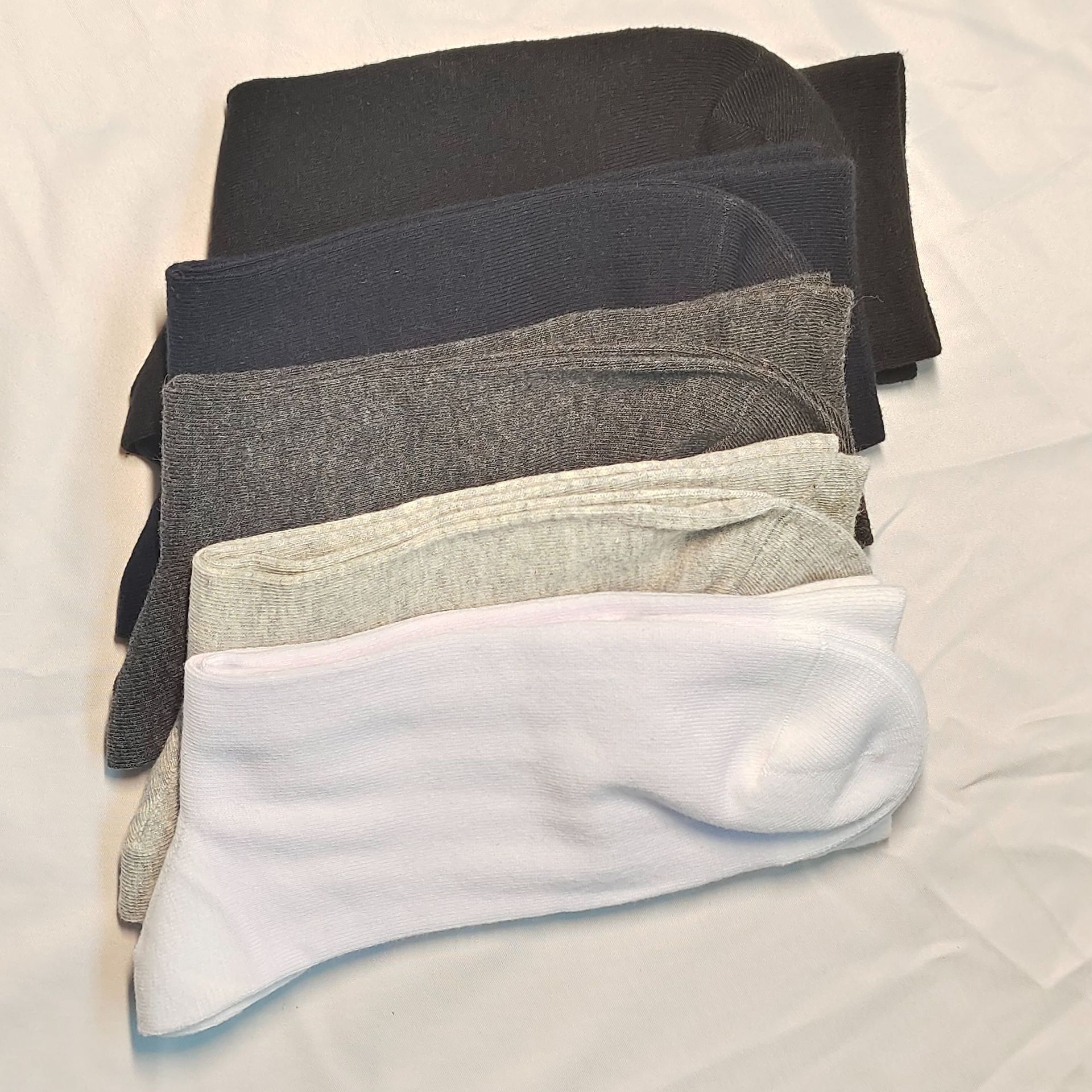 袜子男中筒袜耐穿吸汗防臭黑白灰运动袜四季款商务休闲男士棉袜