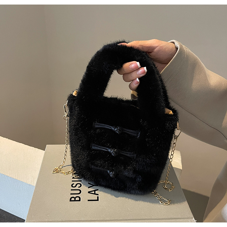 New Chinese style furry small for women 2024 new fashionable hand-held bucket autumn plush chain crossbody bag_voghion.com