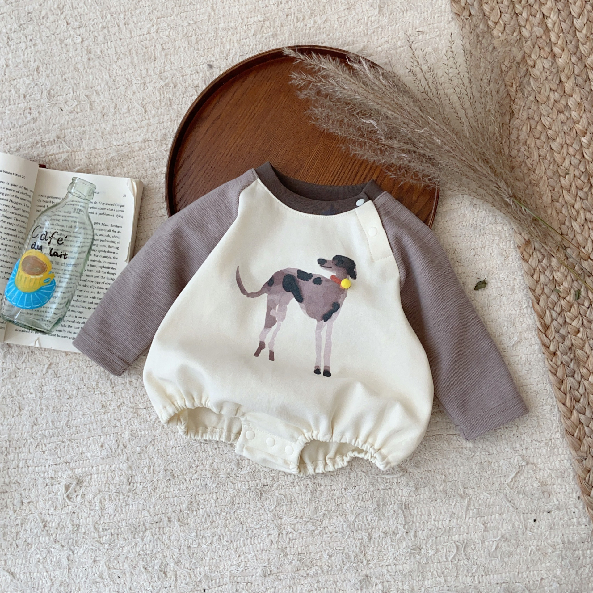 Primavera 2025 ropa para niños coreanos, estilo occidental, bebé de manga larga, dibujos animados de bebé, cachorro manchado, traje de escalada triangular