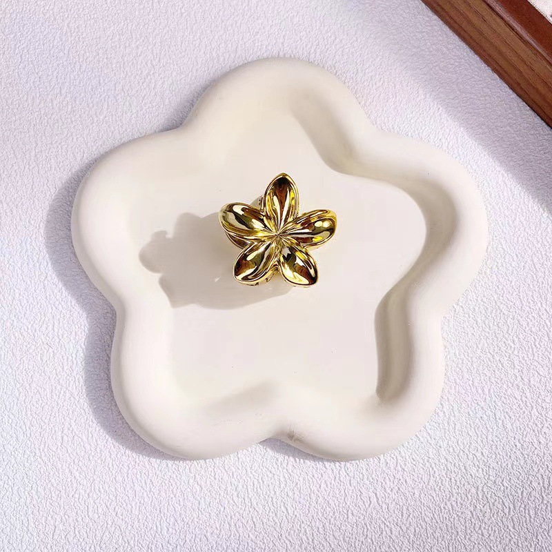 Nuevo color frangipani acrílico pinza para el cabello flor pinza de agarre de alta calidad elegante accesorio para el cabello de mujer pinza de tiburón de agarre lateral