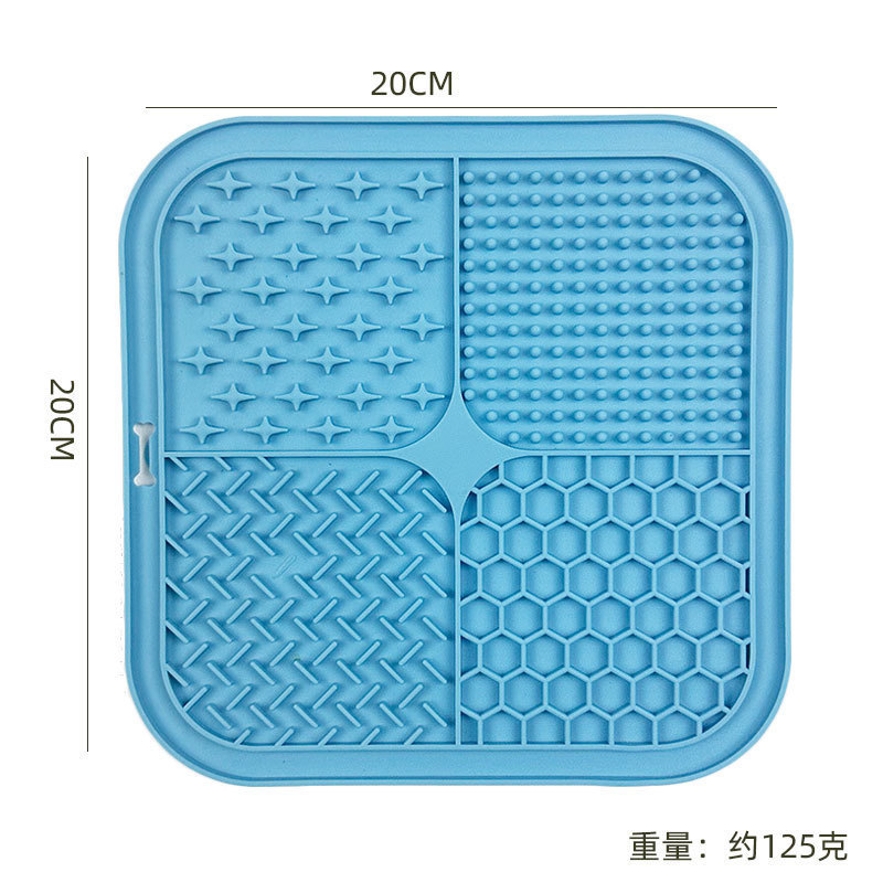 アマゾンのペットはパッドのシリコンのペットの食器を舐めます。|undefined