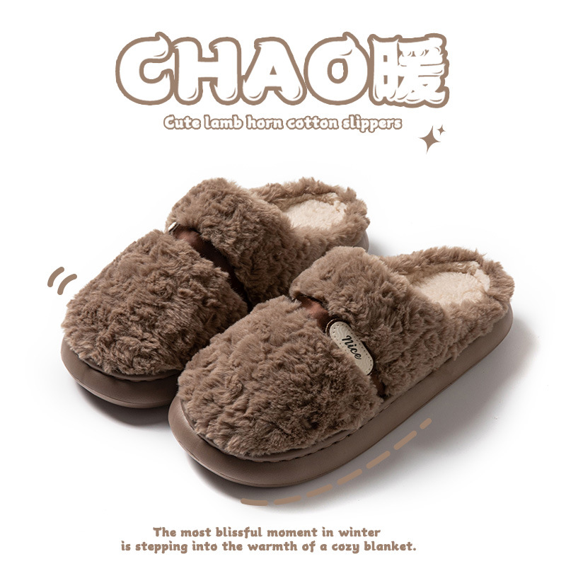 Zapatillas de algodón para hombres y mujeres en otoño y invierno se pueden usar en el exterior para el hogar interior antideslizante con una base gruesa y cálida.