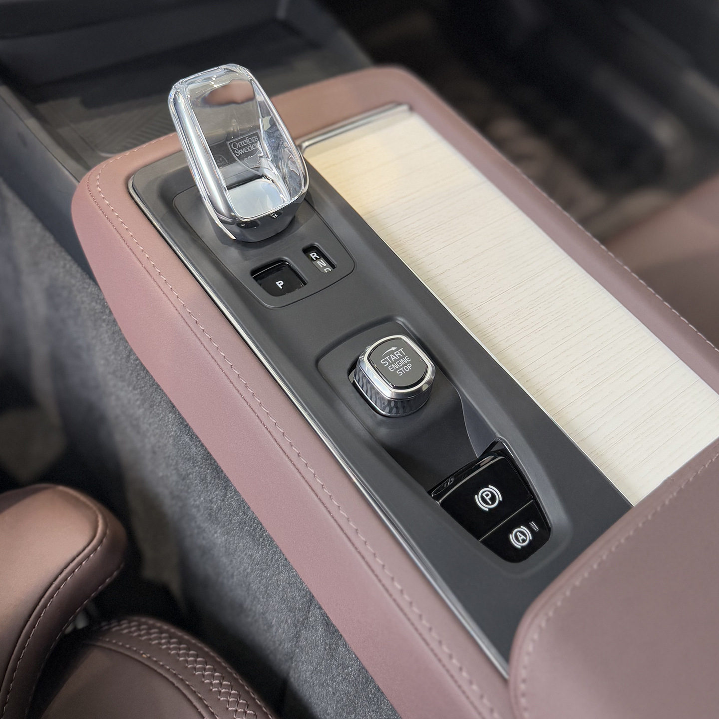 Suitable for Volvo 26 Models S90 Center Console Water Cup Holder Storage Box Wireless Charging Center Console Panel Silicone Anti-Slip Protection