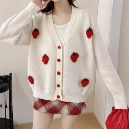 Design High-End, Gentle and Lazy Style Knitted Sweater Jacket Women's Cardigan Autum 2025 Loose Strawberry Top Design High-End, Gentle and Lazy Style Knitted Sweater Jacket Women's Cardigan Autum 2025 Loose Strawberry Top