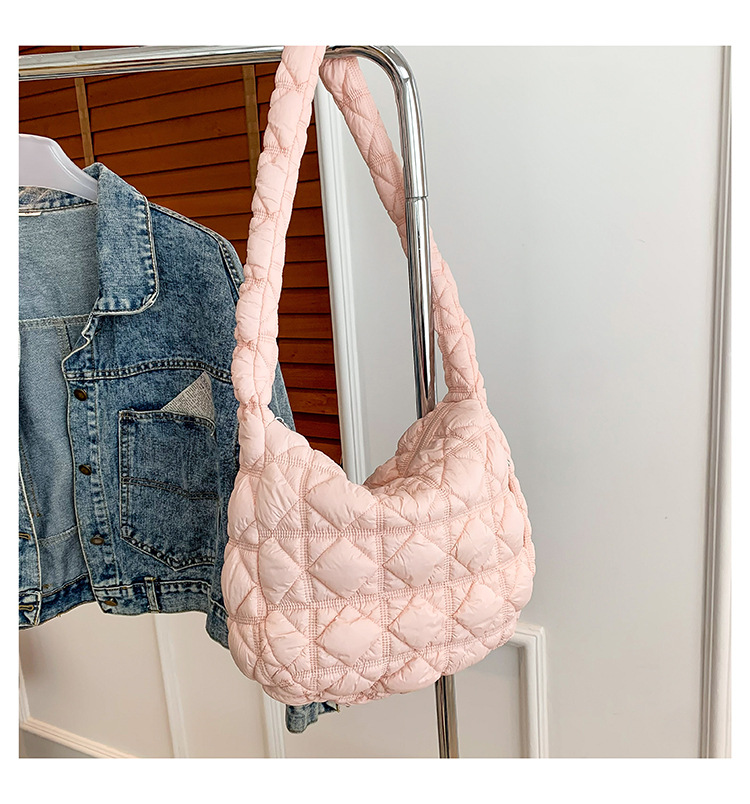 2024 primavera nuevo rombo ligero nube burbuja bolsa de moda de las mujeres textura de alto grado estilo occidental hombro bolsa de mensajero