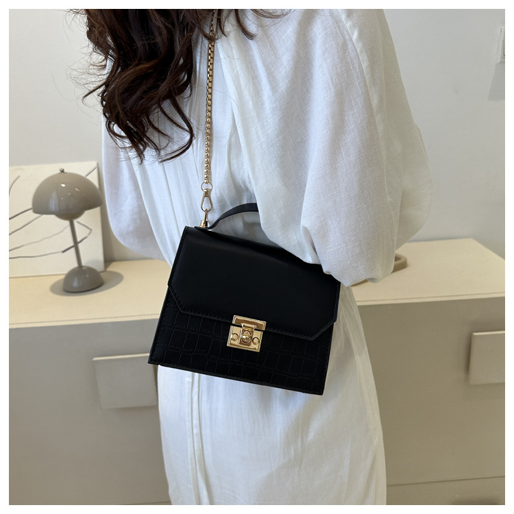 Women's Medium Pu Leather Solid Color Streetwear Square Lock Clasp Shoulder Bag Crossbody Bag Chain Bag display picture 2