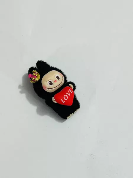 Standing labubub love black