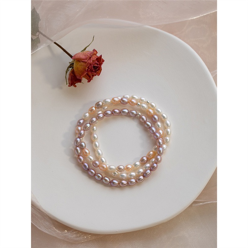 天然淡水真珠の小さい米の玉の弾力の縄のブレスレットの女性は色が落ちません。