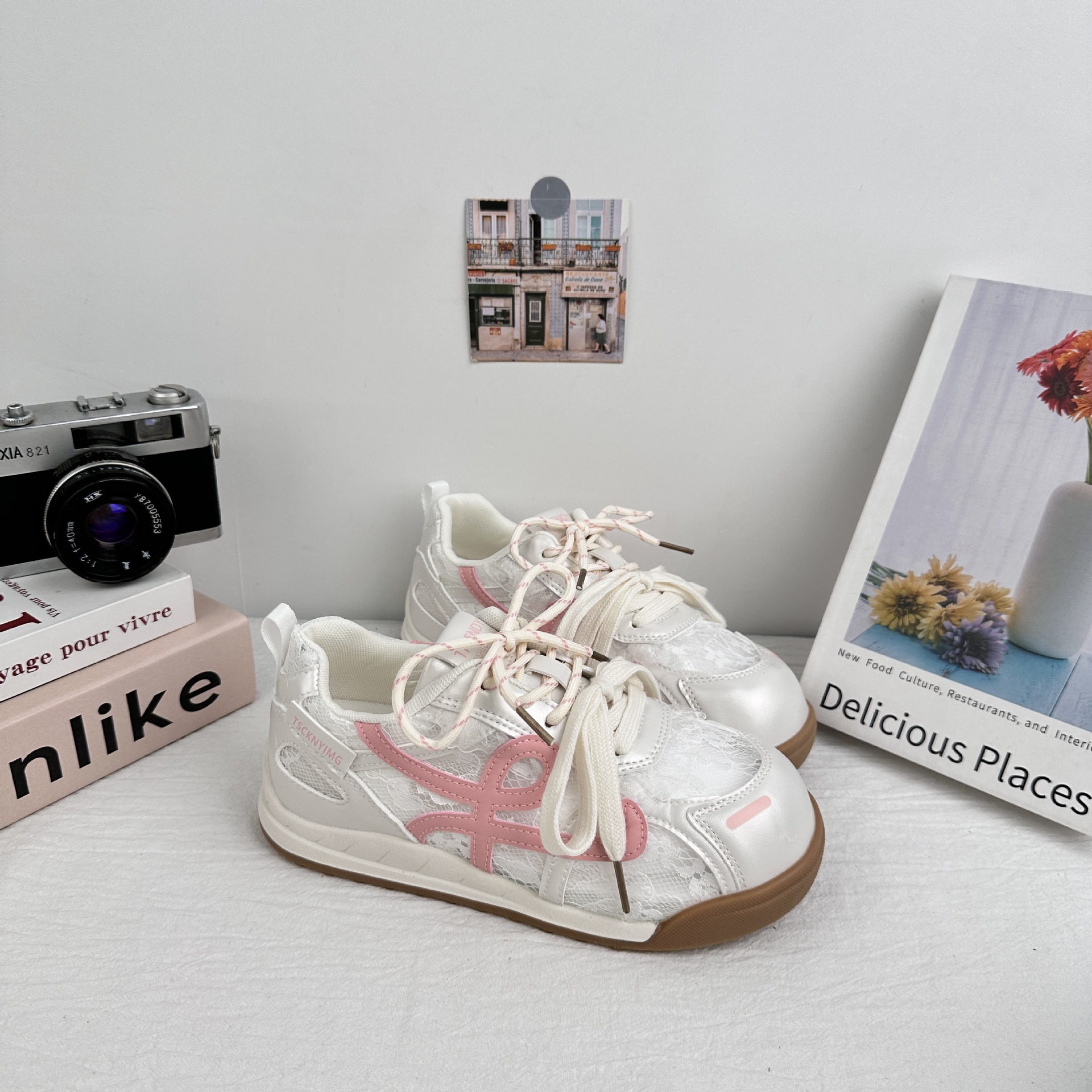 A9923 zapatos de skate de encaje de malla de verano para mujeres 2025 nuevo diseño de nicho en zapatos blancos de ballet de suela gruesa