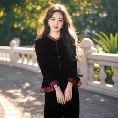 2025年の春の黒い色のレースのベルベットのシャツの女性の気質はとても美しいです。
