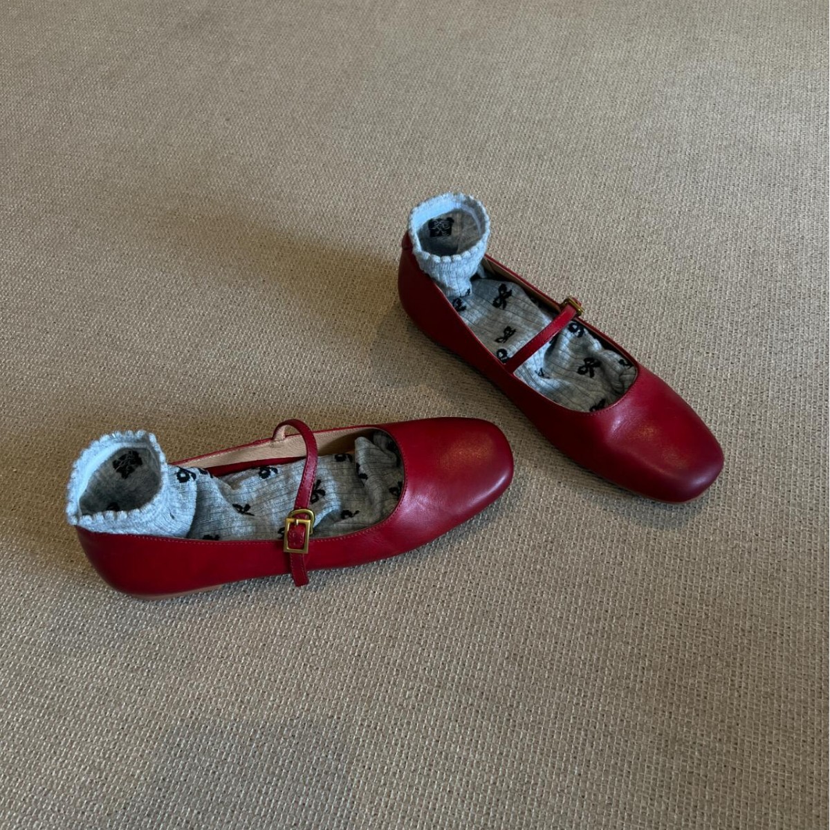 Korean retro red Mary Jane shoes made of sheepskin leather for work…
