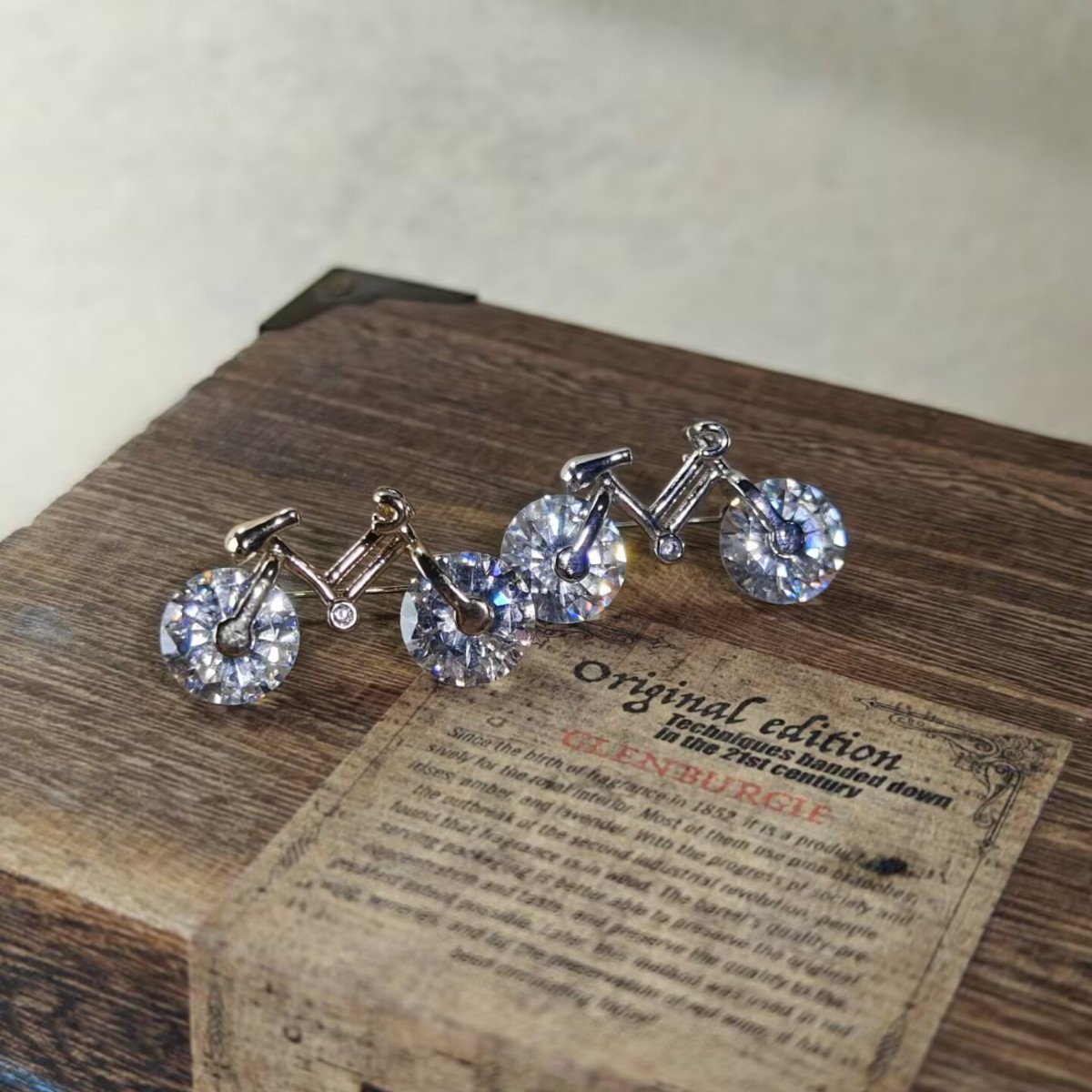 [Mini Diamond Bicycle Brooch] European and American Creative High-End Stylish Clothing Accessories Cross-Border Coat Asymmetrical Design