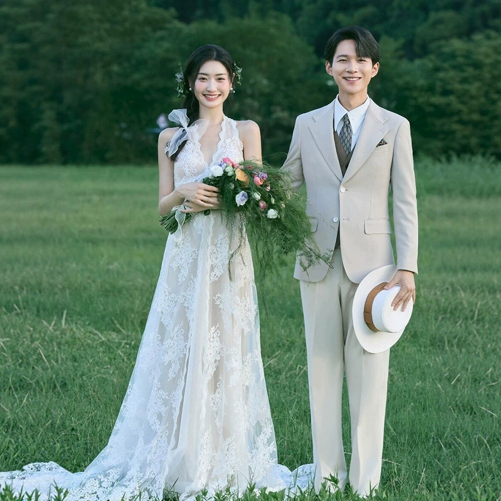 Lace Light Wedding Dress for Brides, High-End Niche Mori Style Halter Retro Going Out Veil, French Small Train Engagement Dress