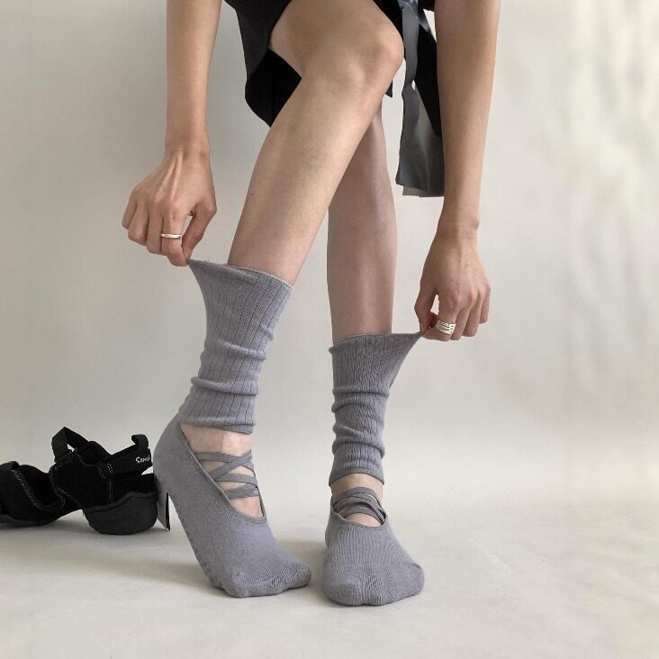 Pilates Yoga Socks for Women, All-Season Non-Slip Breathable Sweat-Absorbing Calf Socks with Cross-Tie Design, Slouchy Cotton Socks