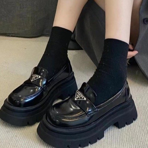 Plataforma de comercio exterior mocasines de las mujeres 2024 nueva moda casual negro grueso Talón de una sola capa de zapatos de estilo británico zapatos de deslizamiento