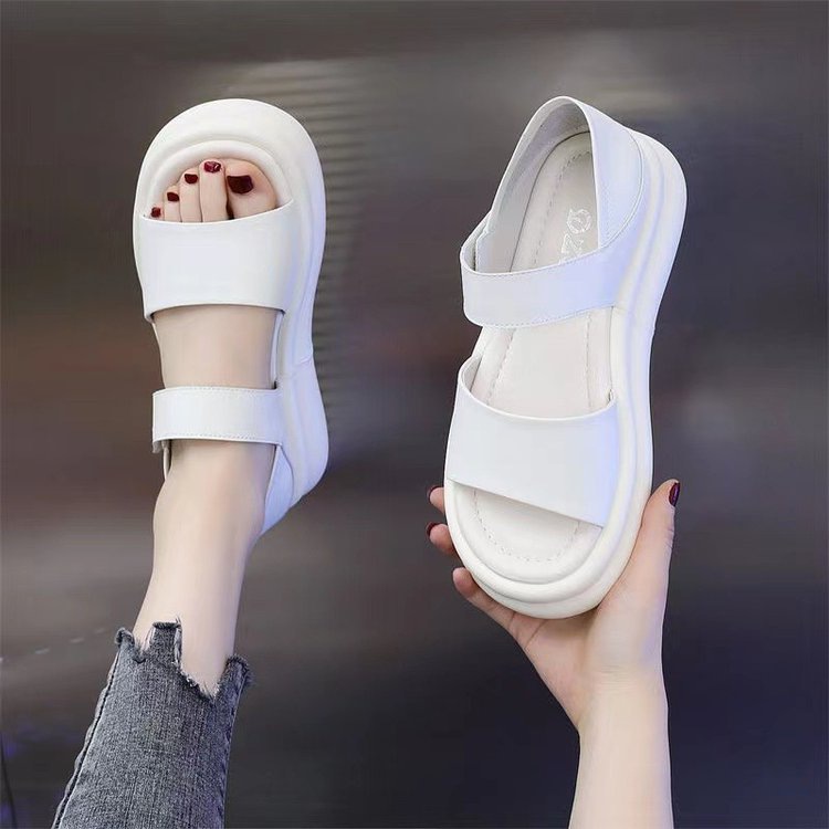 Sandallas de suela gruesa para mujeres 2026 verano nuevo tipo de sandallas casuales romanas bolsas de tacones zapatillas zapatillas de playa