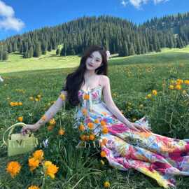 新疆云南大理丽江草原旅游多巴胺绝美连衣裙大裙摆长裙夏海边度假