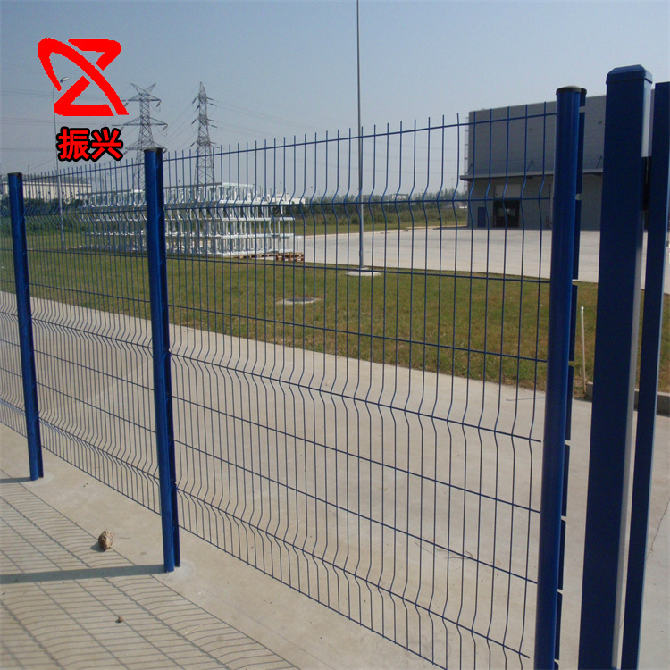 加强筋三道折弯护栏网桃形柱防盗护栏网厂区护栏小区别墅围栏