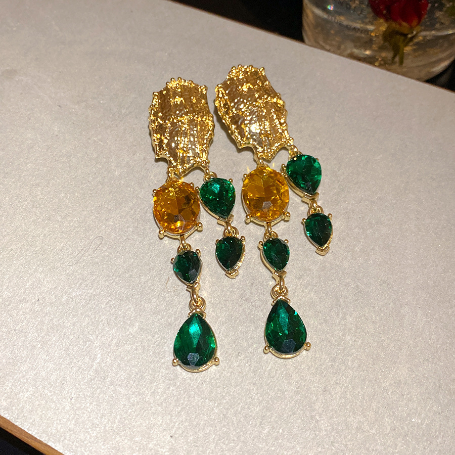 Pendientes exagerados de vintage medieval Pendientes de perlas geométricas de aceite de gota de diamantes de aguja de plata femenina Pendientes retro de sentido avanzado