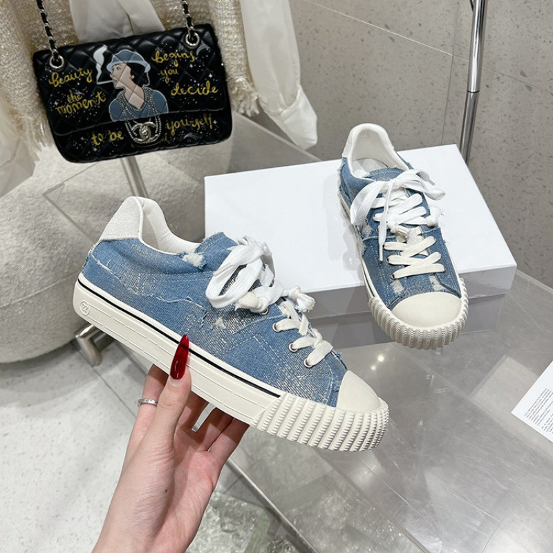 Baskets femme en denim avec finition usée et laçage décontracté_voghion.com