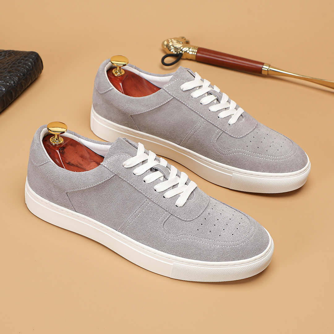 low breathable sports sneakers with shoelaces