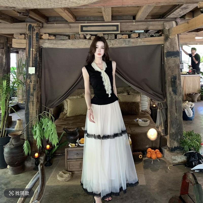 Muzi Li's Li Shanye's White Dress with a Gentle Style and White Color, Summer Long Mesh Skirt with a Large Hem Muzi Li's Li Shanye's White Dress with a Gentle Style and White Color, Summer Long Mesh Skirt with a Large Hem