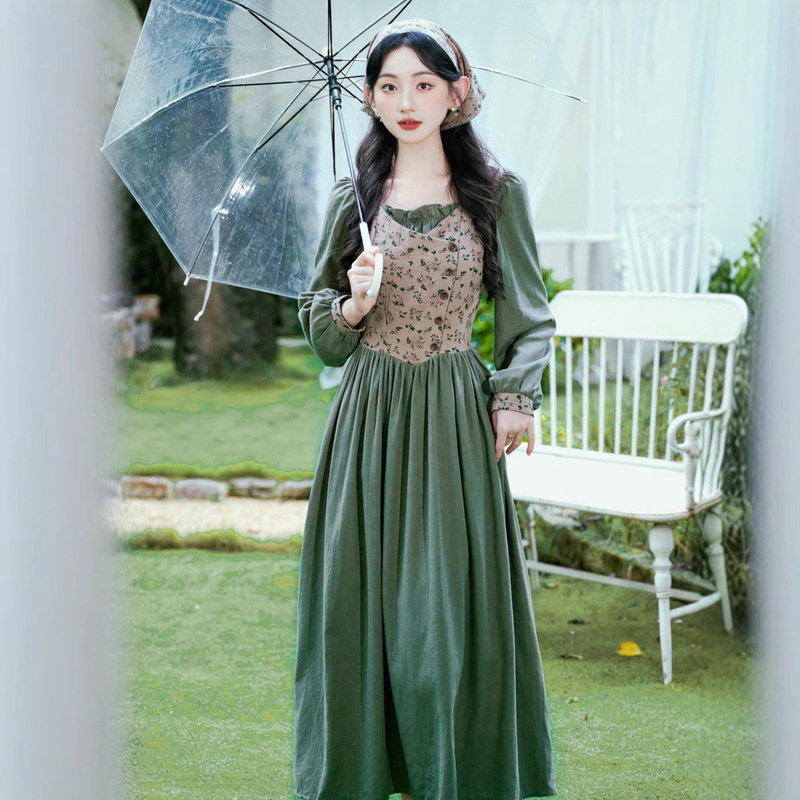 The spring fake two-piece retro oil painting of the cattle herding class is the in stock wholesale of the flower-broken pastoral dress.