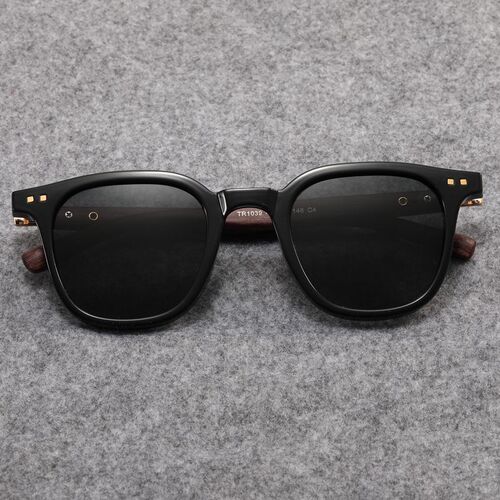 Hollywood star sunglasses with wood grain temples for men and women, vintage black sunglasses with a high-end, trendy, sun-shielding, and UV protection design.