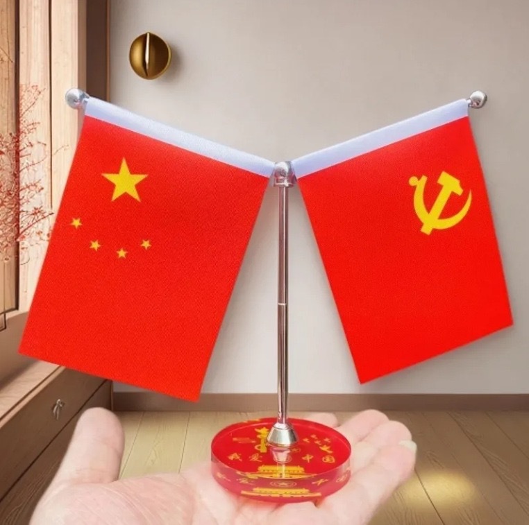 Car-mounted red flag ornament, creative car interior decoration item, five-star small red flag, office desk and conference room decoration ornament
